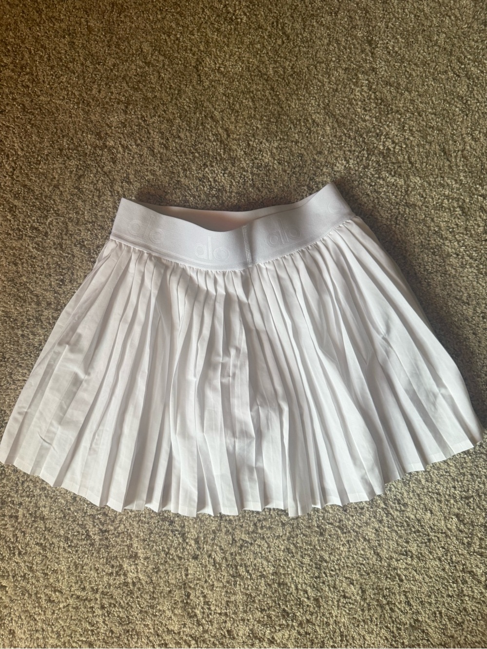 ALO Yoga White Pleated Skater Skirt with Elastic Waistband
